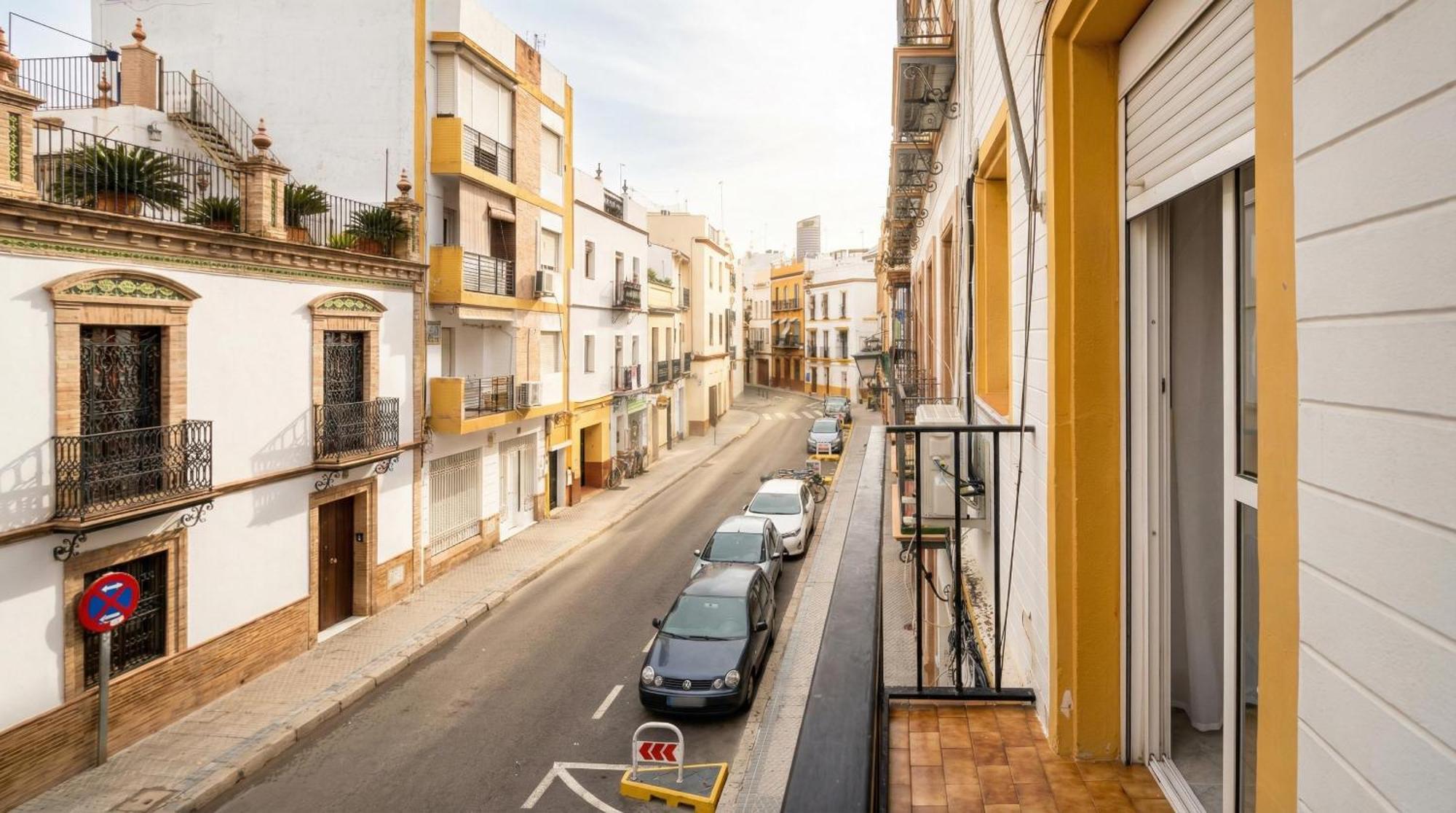 3 Bedroom Apartment In The Heart Of Triana, Seville